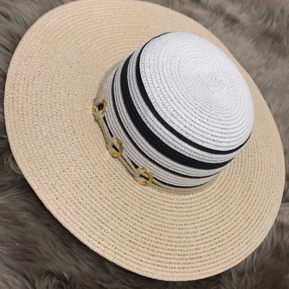 Beach hat 👒 - Picture 3 of 8